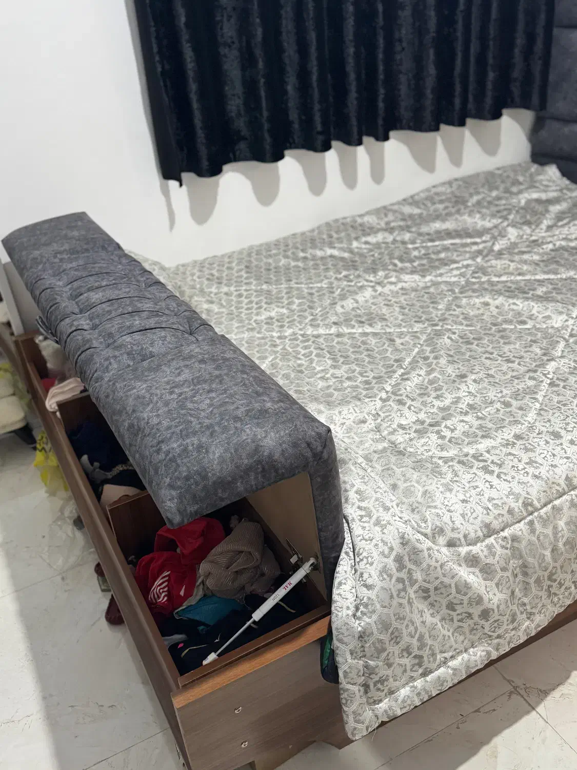 تخت و میز ارایش|تخت و سرویس خواب|آمل, |دیوار