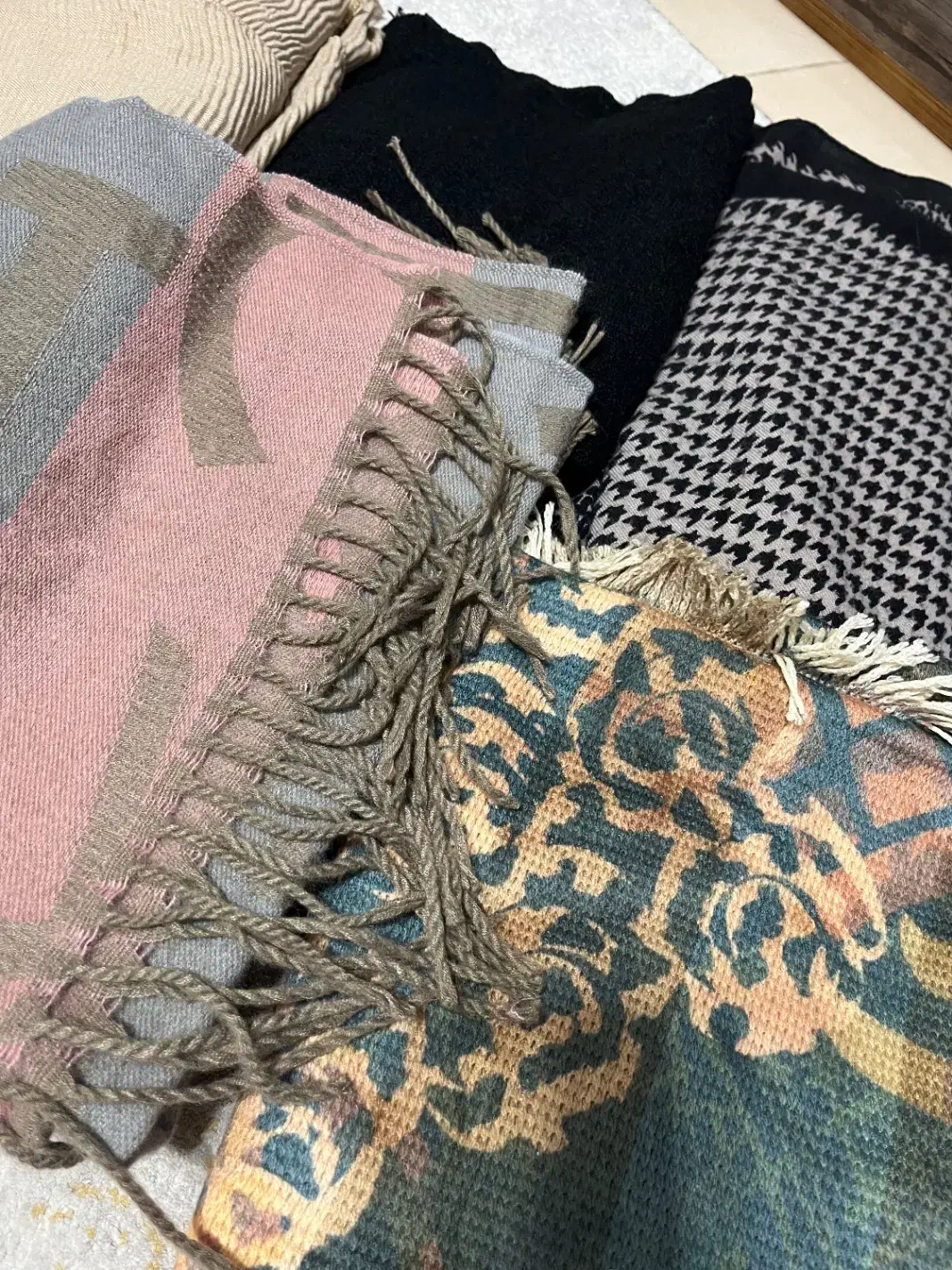 شال موها پاییزه|لباس|لاهیجان, لاشیدان|دیوار