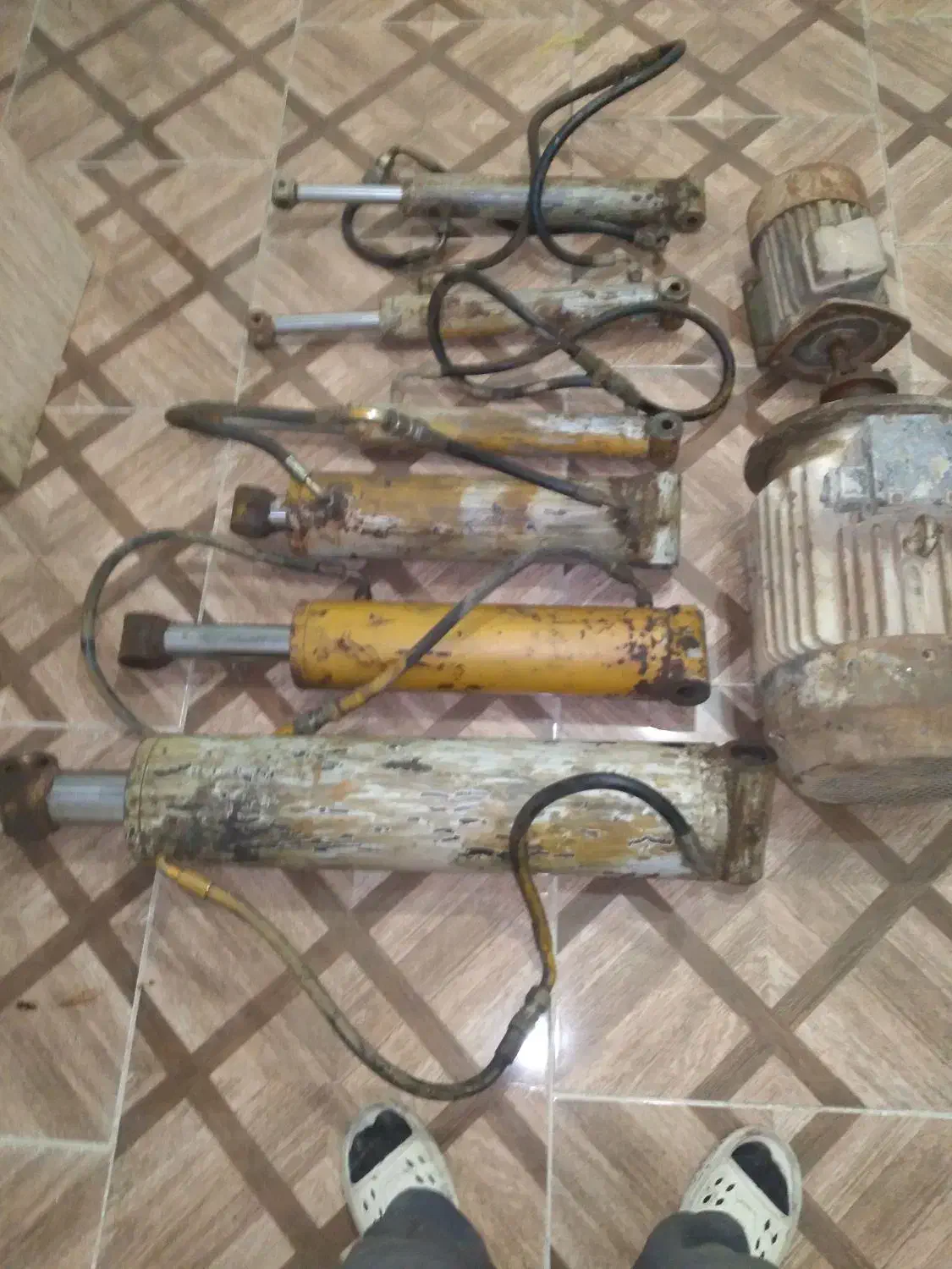 لوازم وقطهات صنعتی|ماشین‌آلات صنعتی|مشهد, هنرور|دیوار