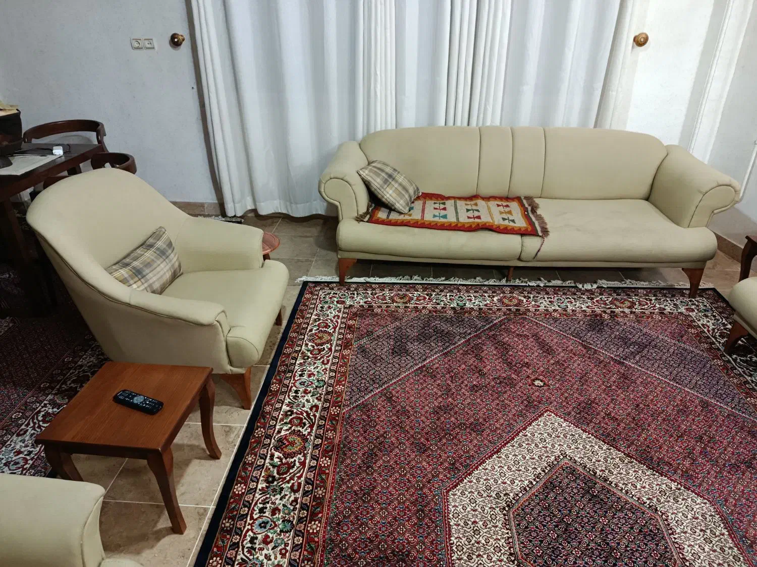 فروش مبل ، فرش ، میز تحریر دست دوم|فرش|لنگرود, |دیوار