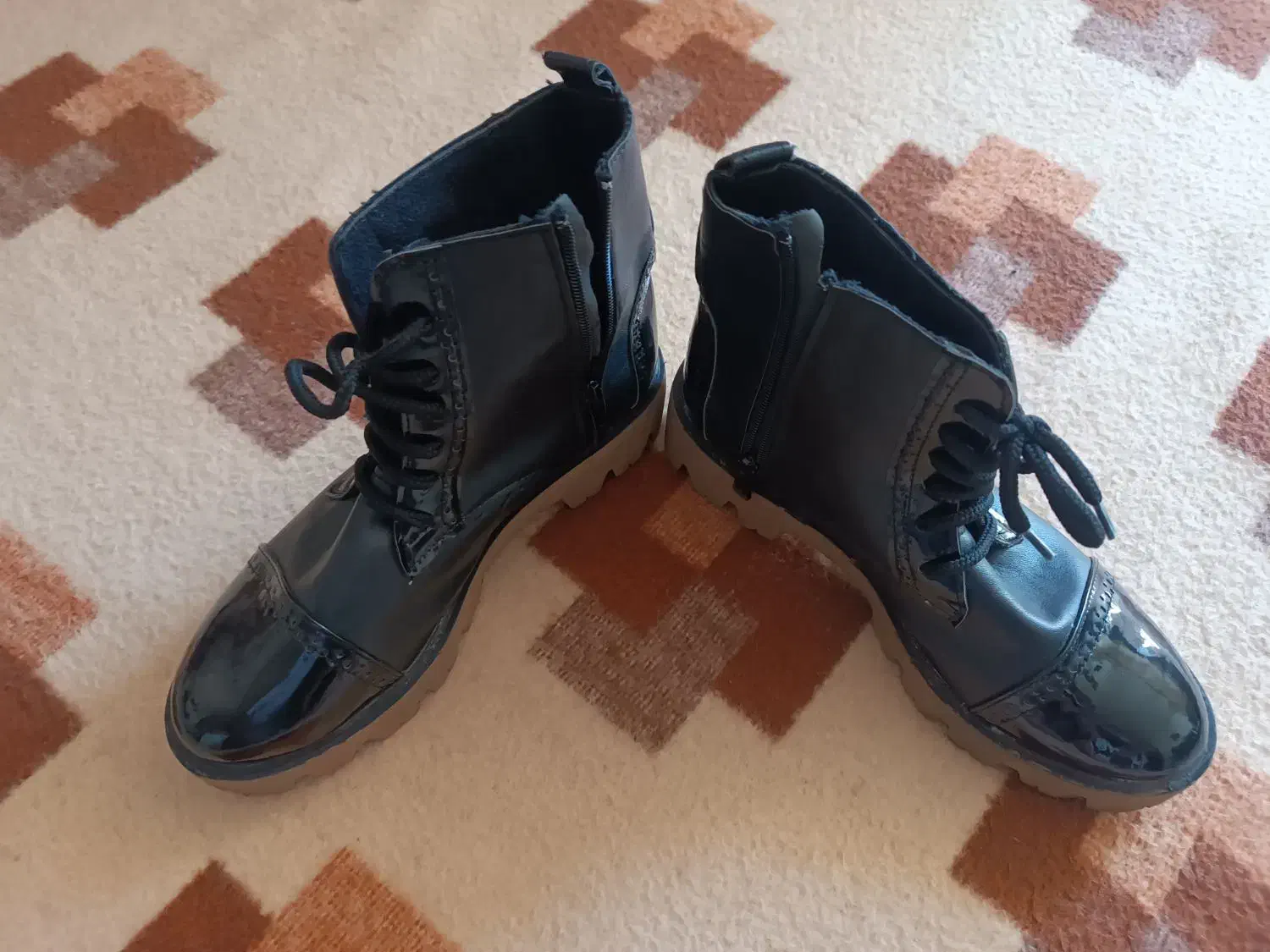 پوتین زنانه و مردانه|کیف، کفش، کمربند|صدرا-فارس, فاز ۱|دیوار