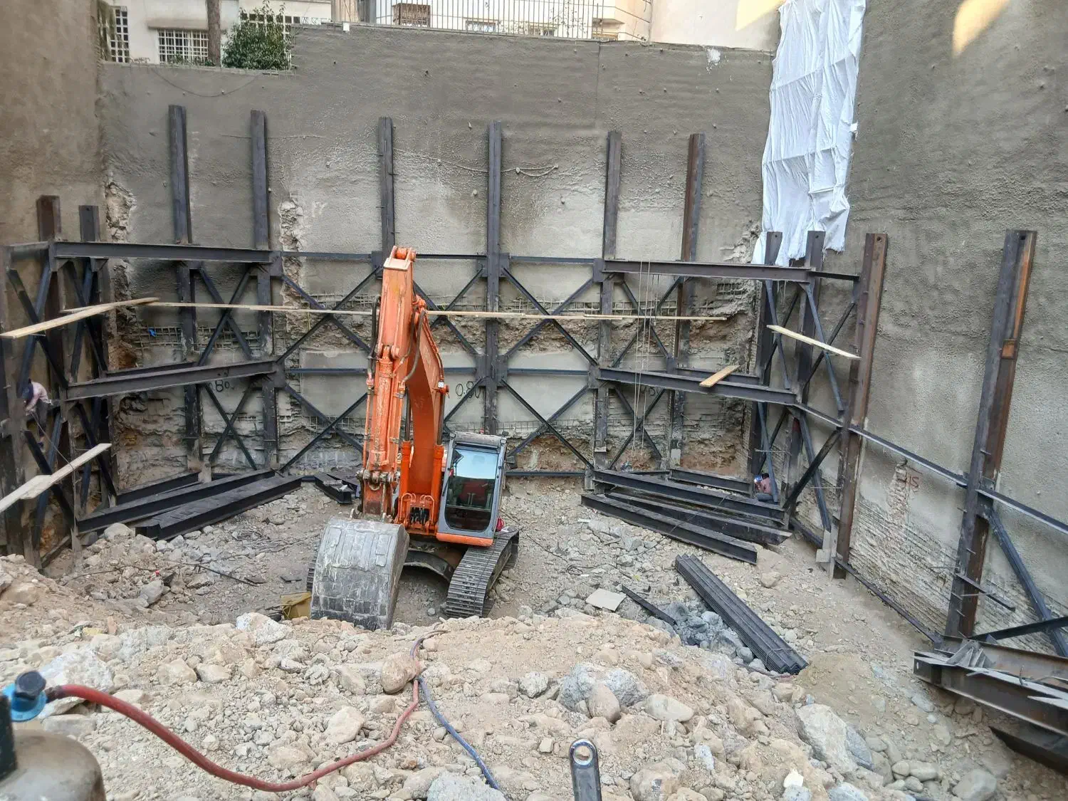 سکلت فلزی.سوله جوشکاری.پیچومهره.شیروانی.خرپاوالپست|خدمات پیشه و مهارت|چهارباغ, |دیوار