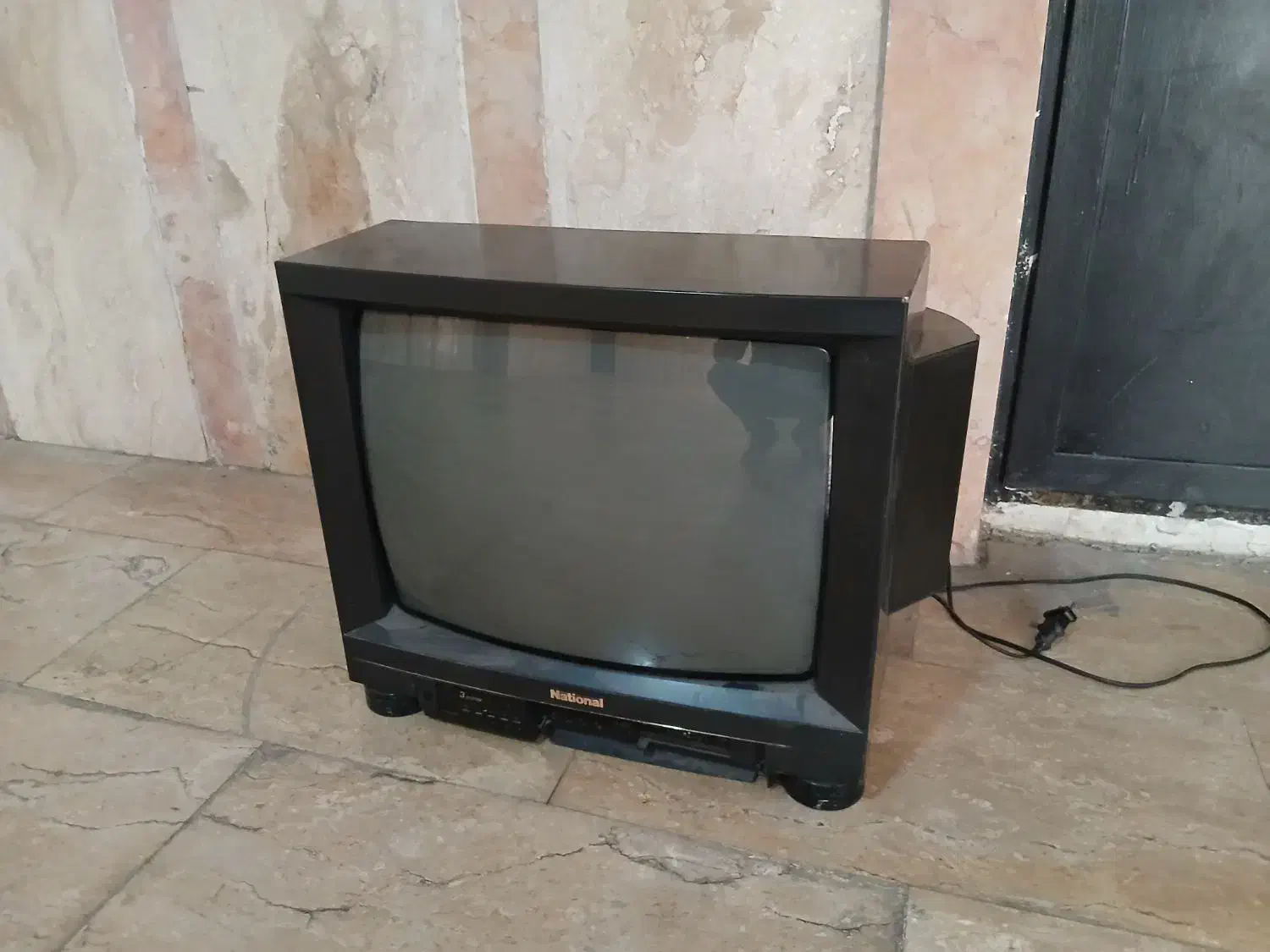 تلویزیون ۲۱ ناسیونال|تلویزیون و پروژکتور|فردیس, منظریه|دیوار