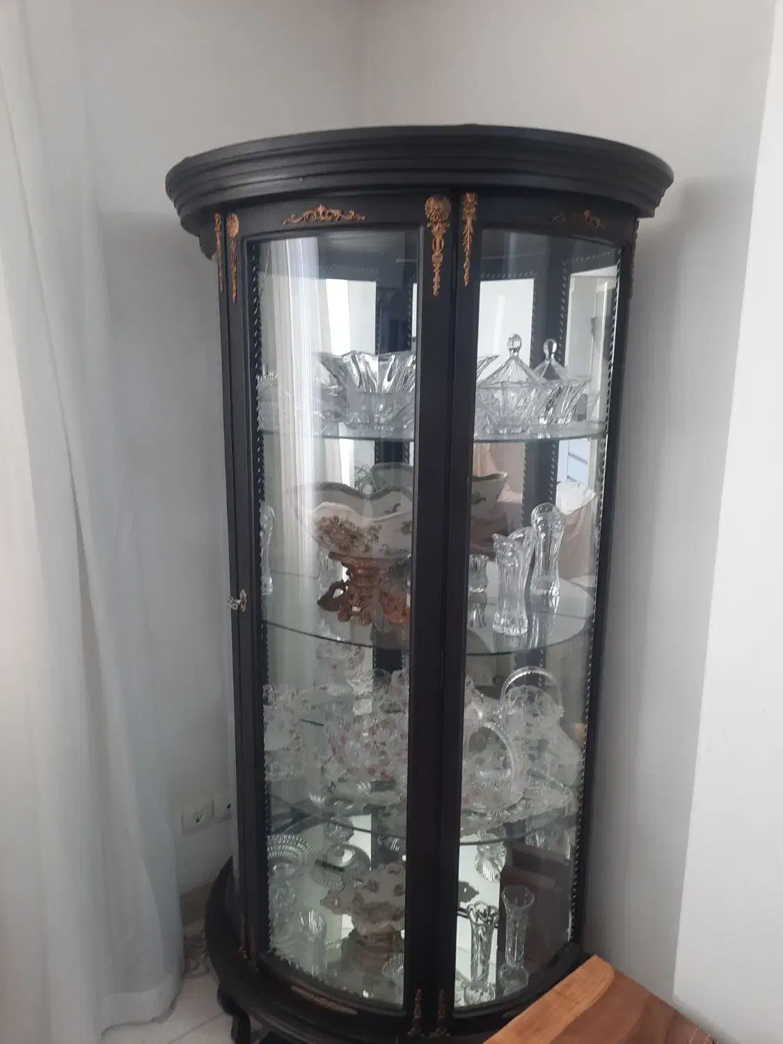 بوفه چوبی نیم هلال|بوفه، ویترین، کنسول|شیراز, شهرک کوثر|دیوار