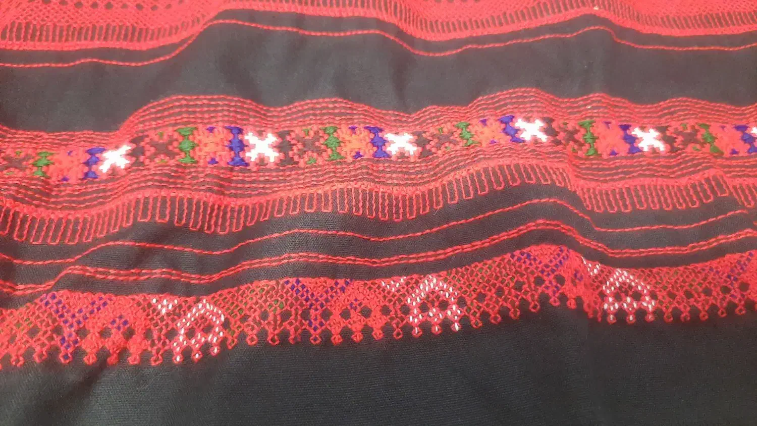 زی آستین|لباس|هیرمند, |دیوار