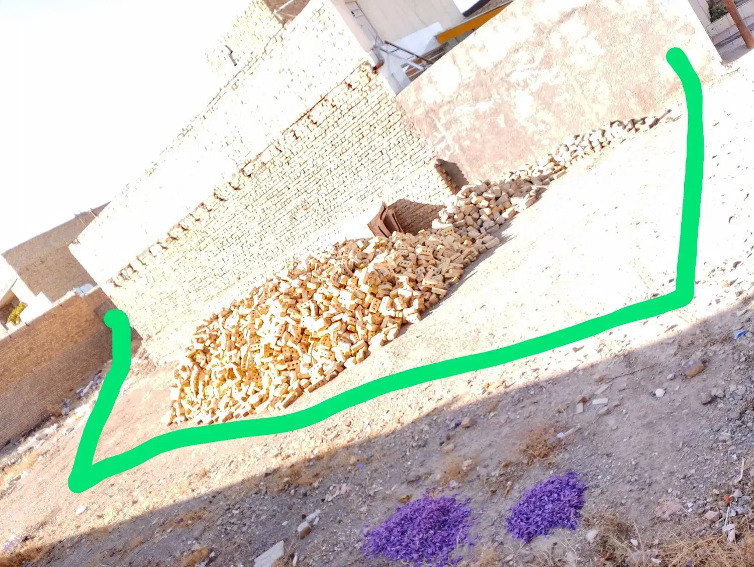 آجر فروشی با قیمت مناسب دو ماشین|مصالح و تجهیزات ساختمان|تربت‌حیدریه, کلاته توکلی|دیوار