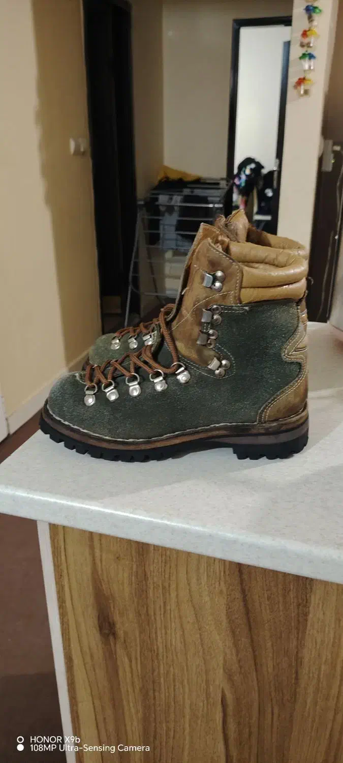 بوت چرم دست دوز|کیف، کفش، کمربند|صدرا-فارس, فاز ۱|دیوار