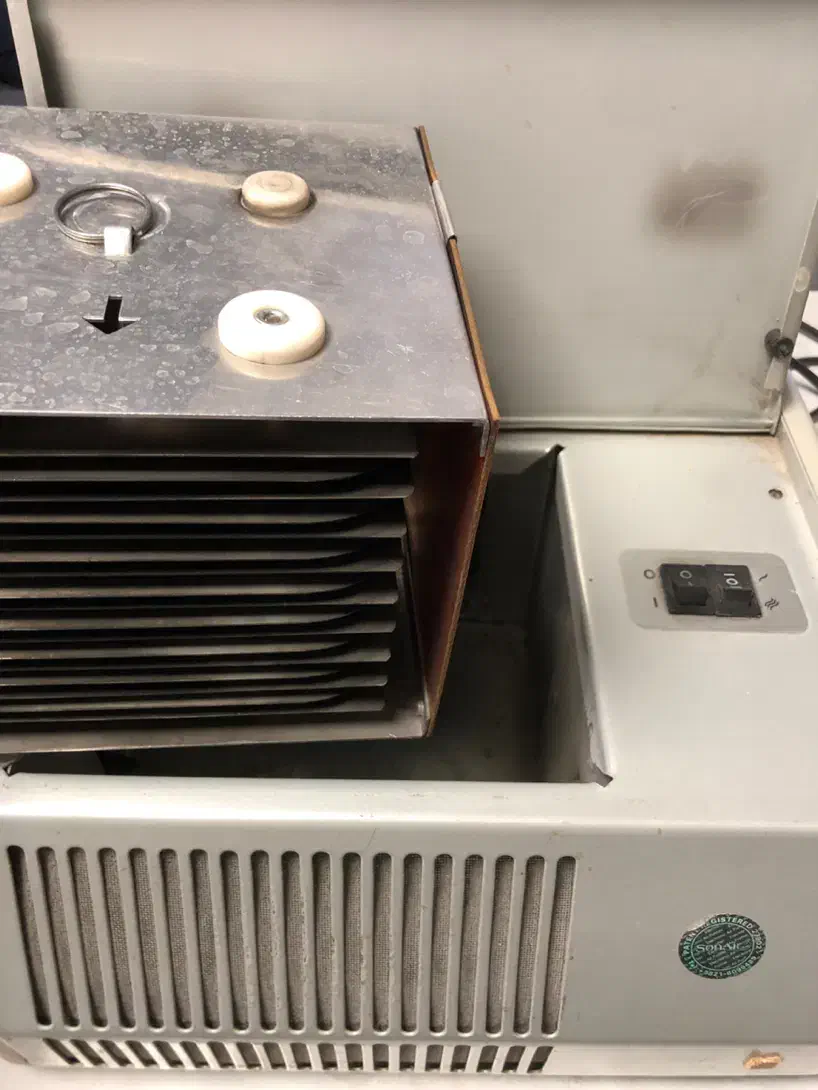 تصفیه هوا|پنکه و تصفیه‌کنندهٔ هوا|تهران, میدان ولیعصر|دیوار