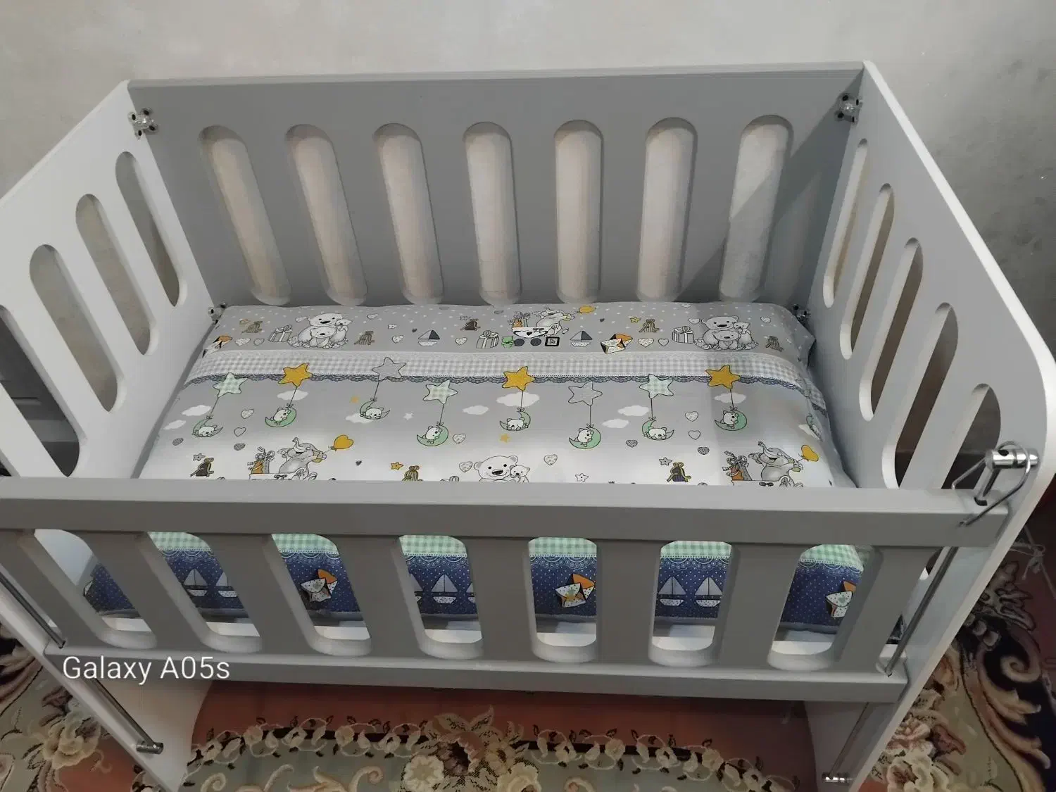 تخت نوزاد|اسباب و اثاث بچه|محلات, |دیوار