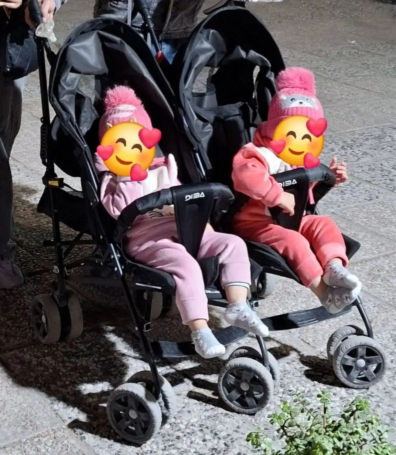 کالسکه دوقلویی کنارهم|کالسکه و لوازم جانبی|شیراز, کوشک میدان|دیوار