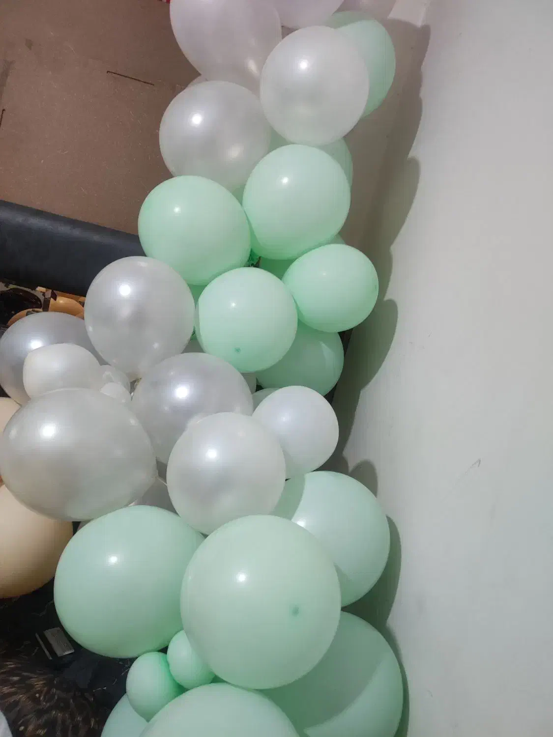 یک ریسه بادکنک|ریسه و چراغ تزئینی|اصفهان, شهرک امام خمینی|دیوار