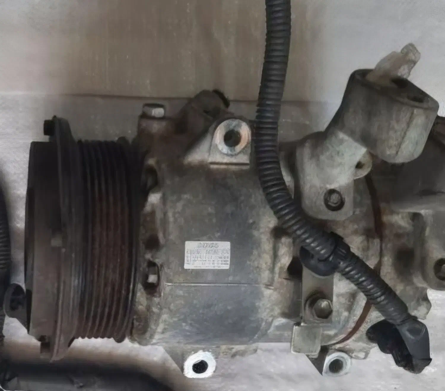 کمپرسور کولر تویوتا|قطعات یدکی و لوازم جانبی|اصفهان, خاتون‌آباد|دیوار