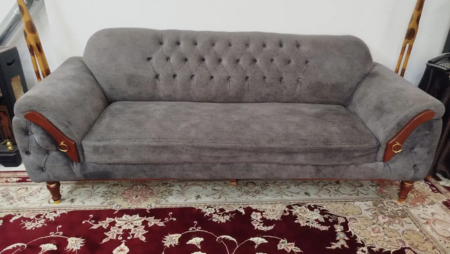 مبل چستر|مبلمان خانگی و میز عسلی|کاشان, گبرها|دیوار