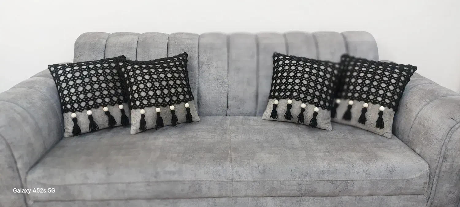 بالشت|رختخواب، بالش، پتو|اهر, |دیوار