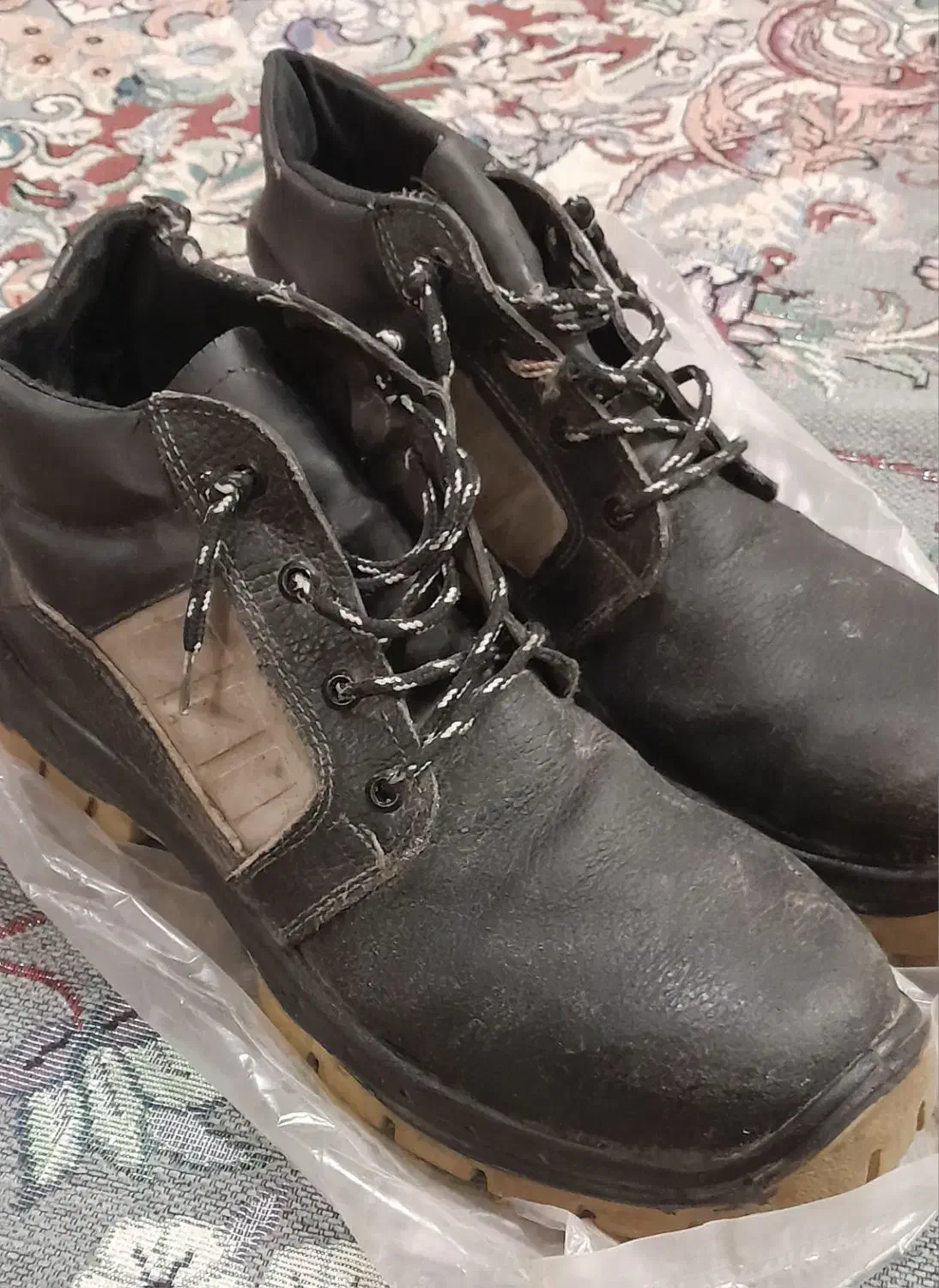 دو عدد کفش کار و یک عدد دلر برقی|کیف، کفش، کمربند|محمدشهر, محمدشهر|دیوار