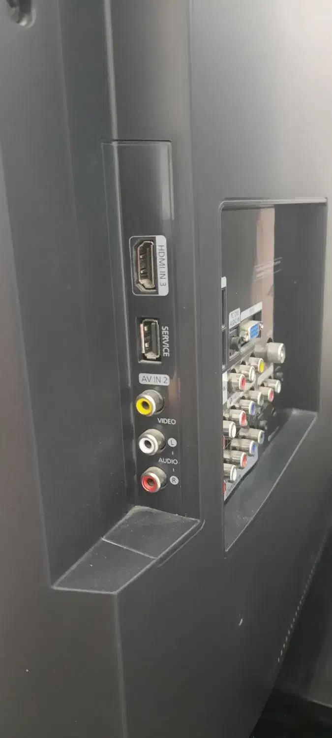 تلویزیون ال سی دی۴۲اینچ سالم|تلویزیون و پروژکتور|ارومیه, |دیوار