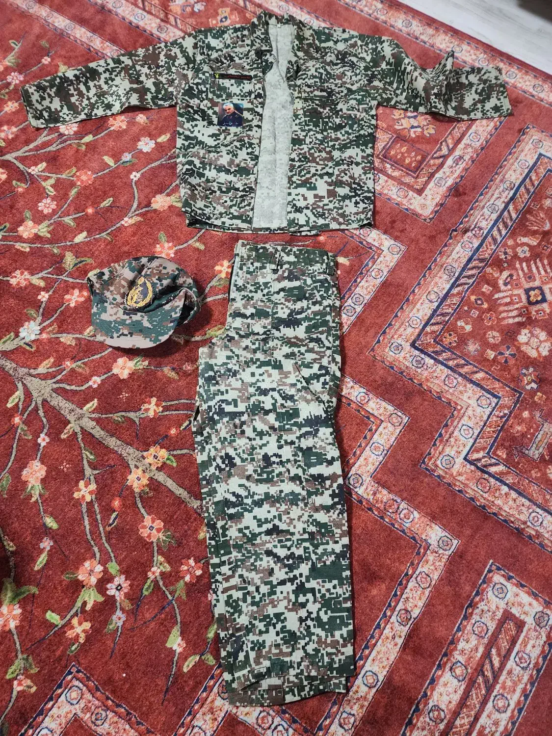 لباس نظامی|لباس|شیراز, شهرک ولیعصر|دیوار