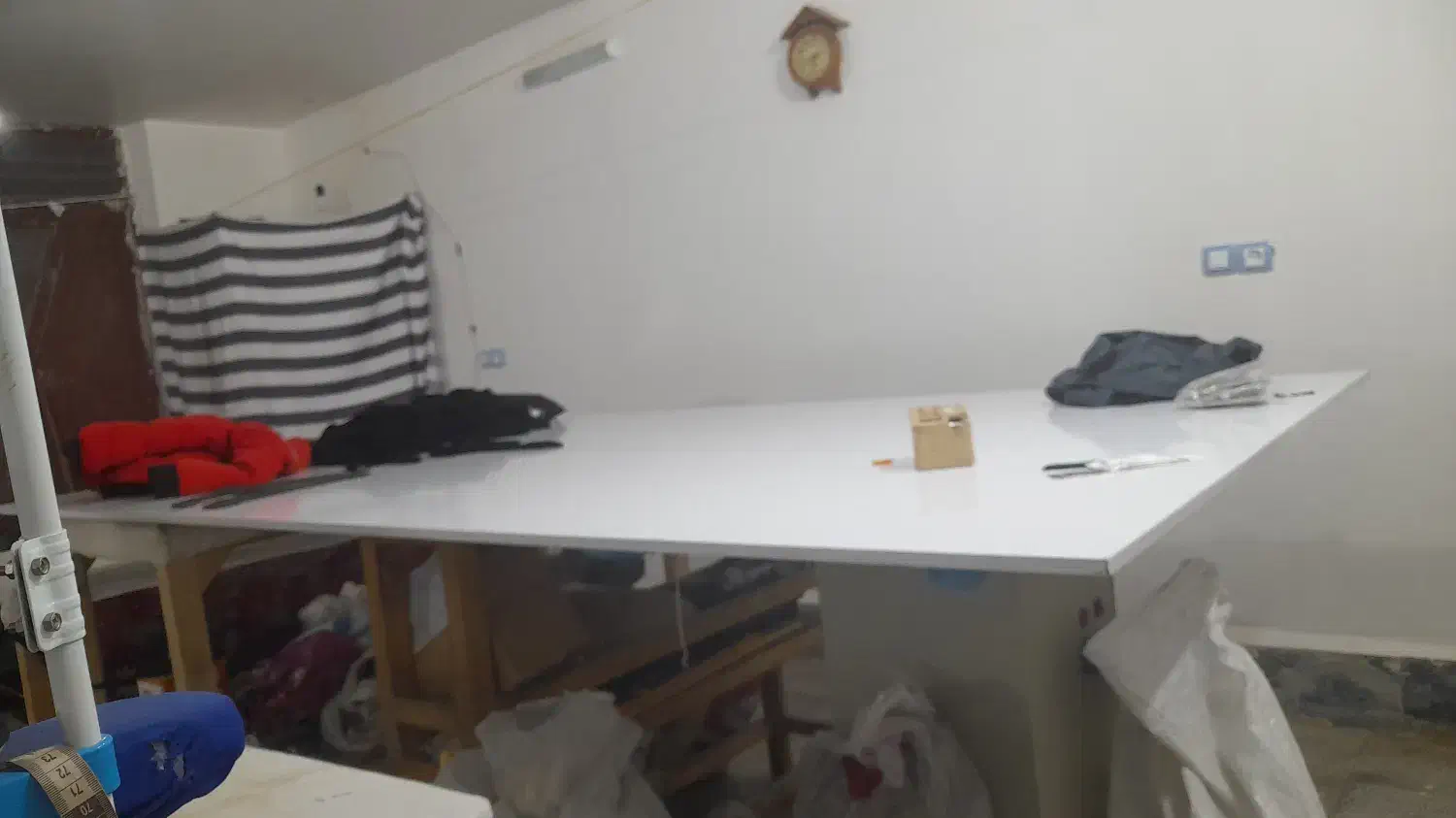 یک ورق نئوپان، میزبرش|لوازم خیاطی و بافتنی|بروجرد, |دیوار