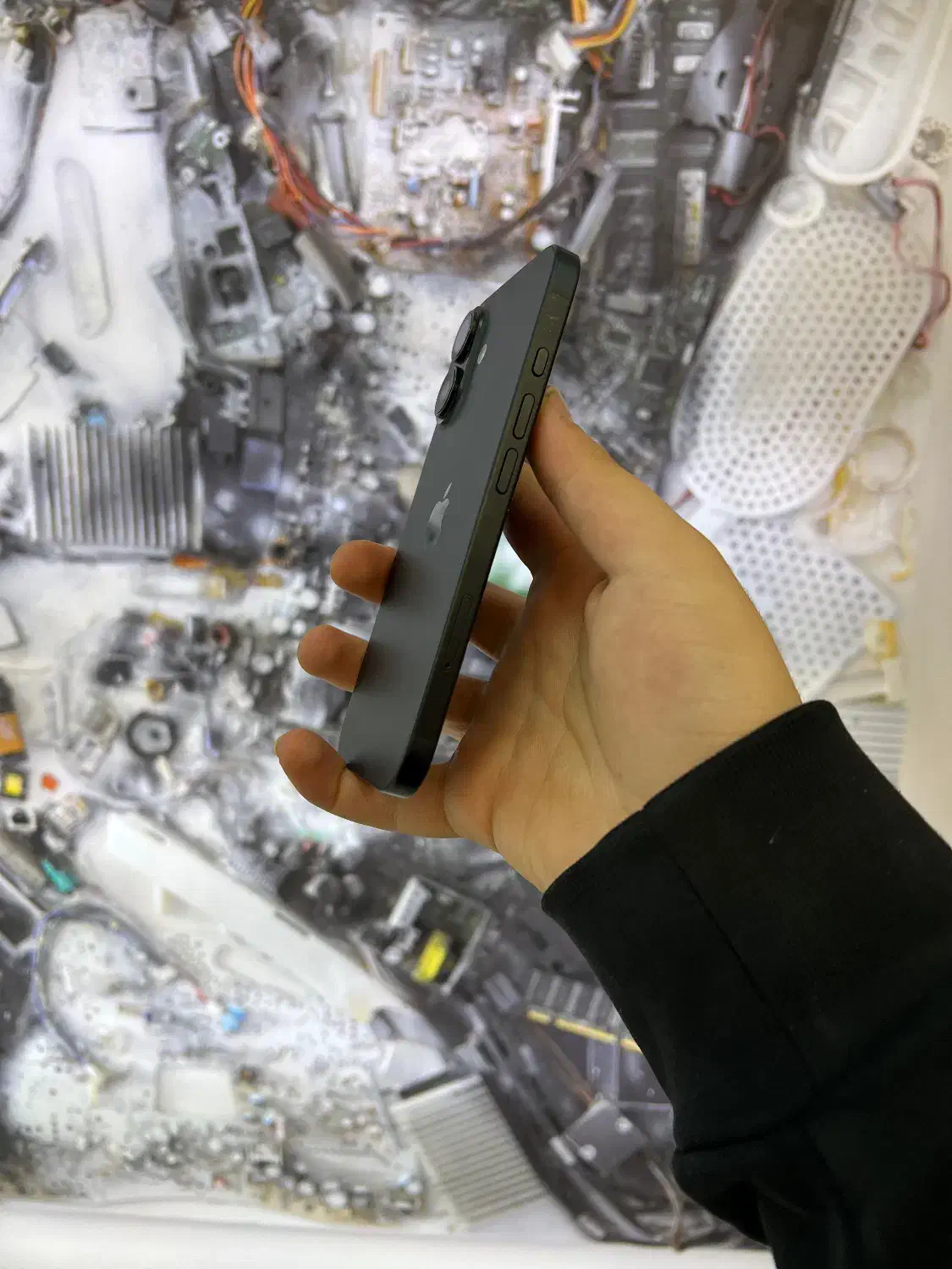 ایفون ۱۶نرمال مشکی ۱۲۸ با ریجستری|موبایل|اصفهان, مفتح|دیوار