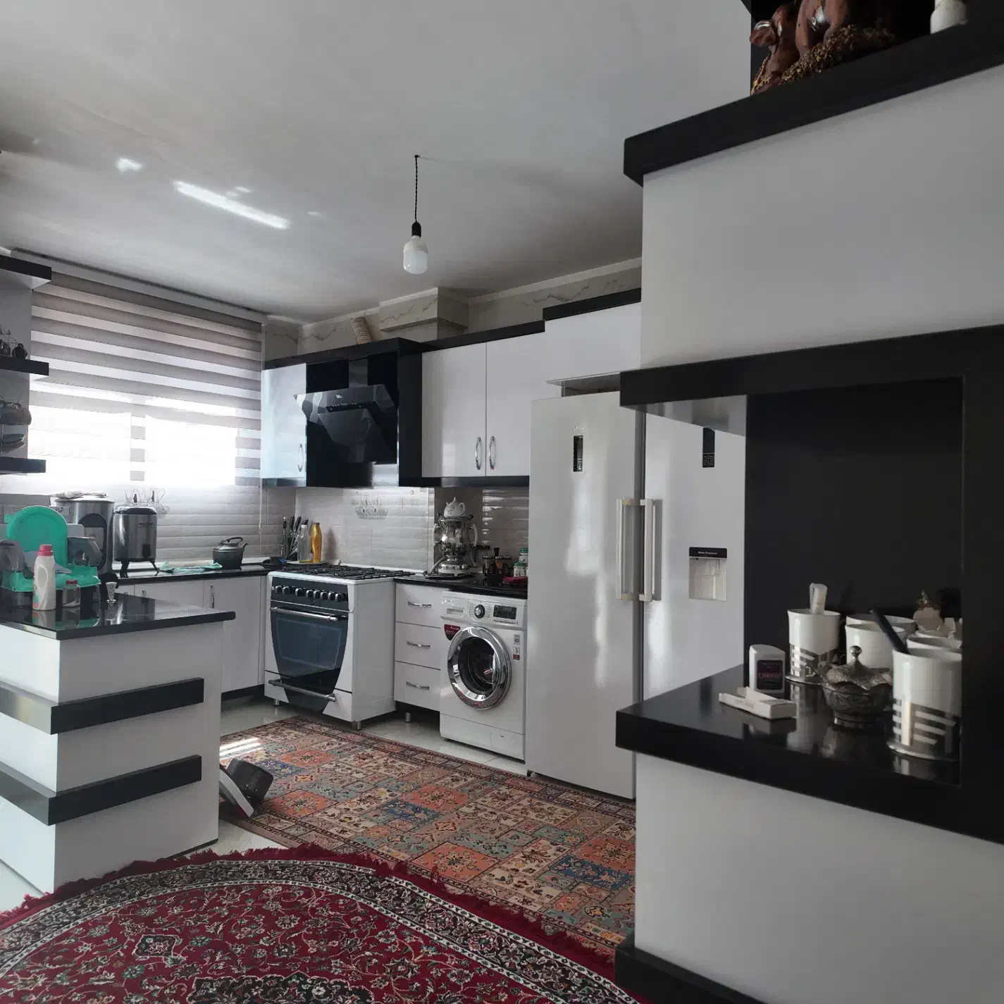 ویلایی درب حیاط ۲۷۵متر خ ابوریحان (۳ واحد)|فروش خانه و ویلا|اصفهان, شاه پسند|دیوار