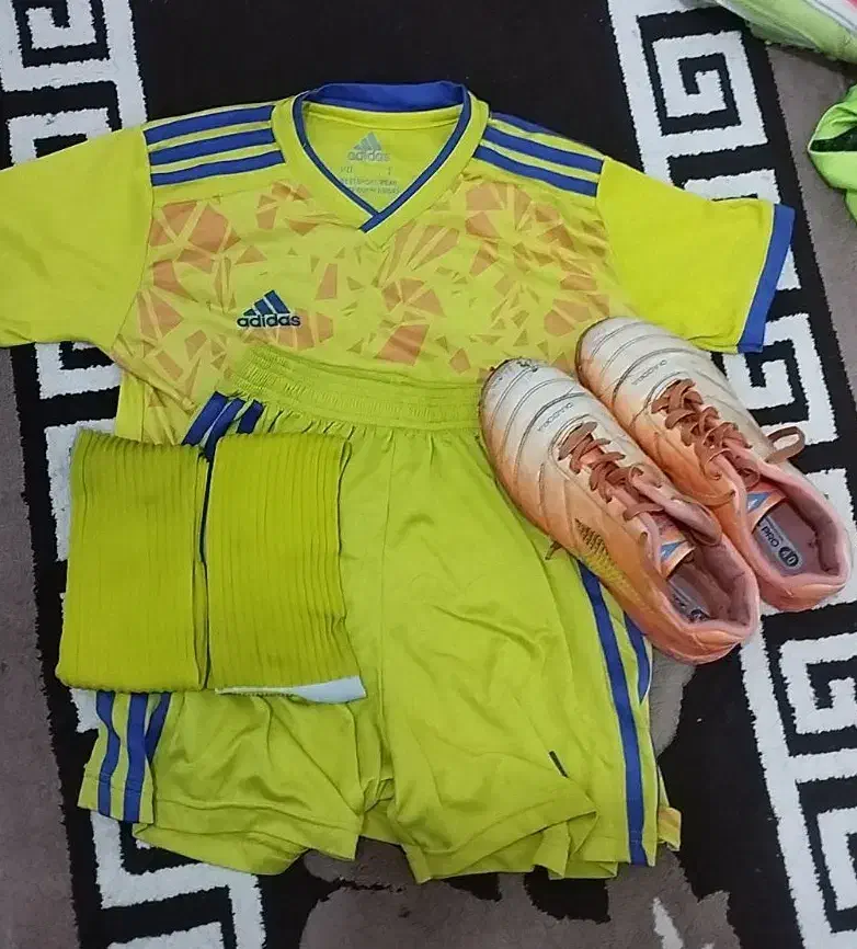 لباس سالنی پسرانه کفش سالنی|کیف، کفش، کمربند|اردبیل, |دیوار