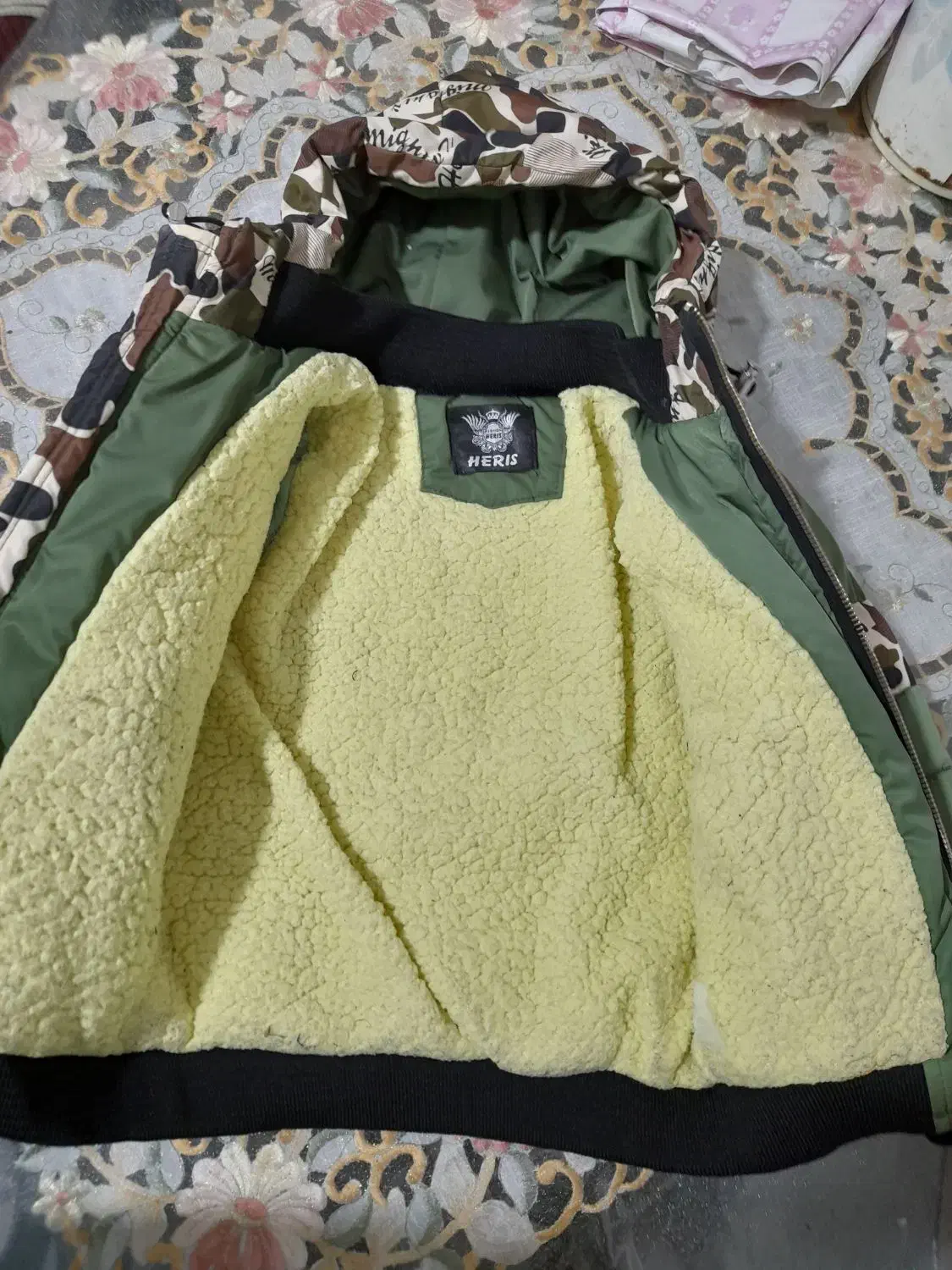 کاپشن بچگانه ضخیم و چراغ دار،مناسب ۱تا ۳ سال|کفش و لباس بچه|اسلام‌شهر, صادقیه|دیوار