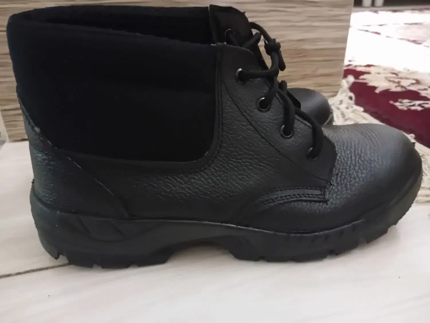 کفش ایمنی|کیف، کفش، کمربند|رباط‌کریم, یقه|دیوار