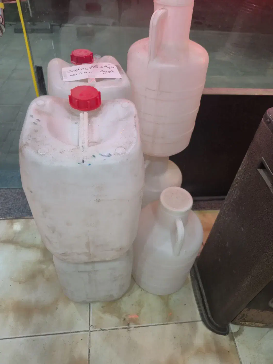 فروش دبه و گالن|ظروف نگهدارنده، پلاستیکی، یکبارمصرف|میانه, |دیوار