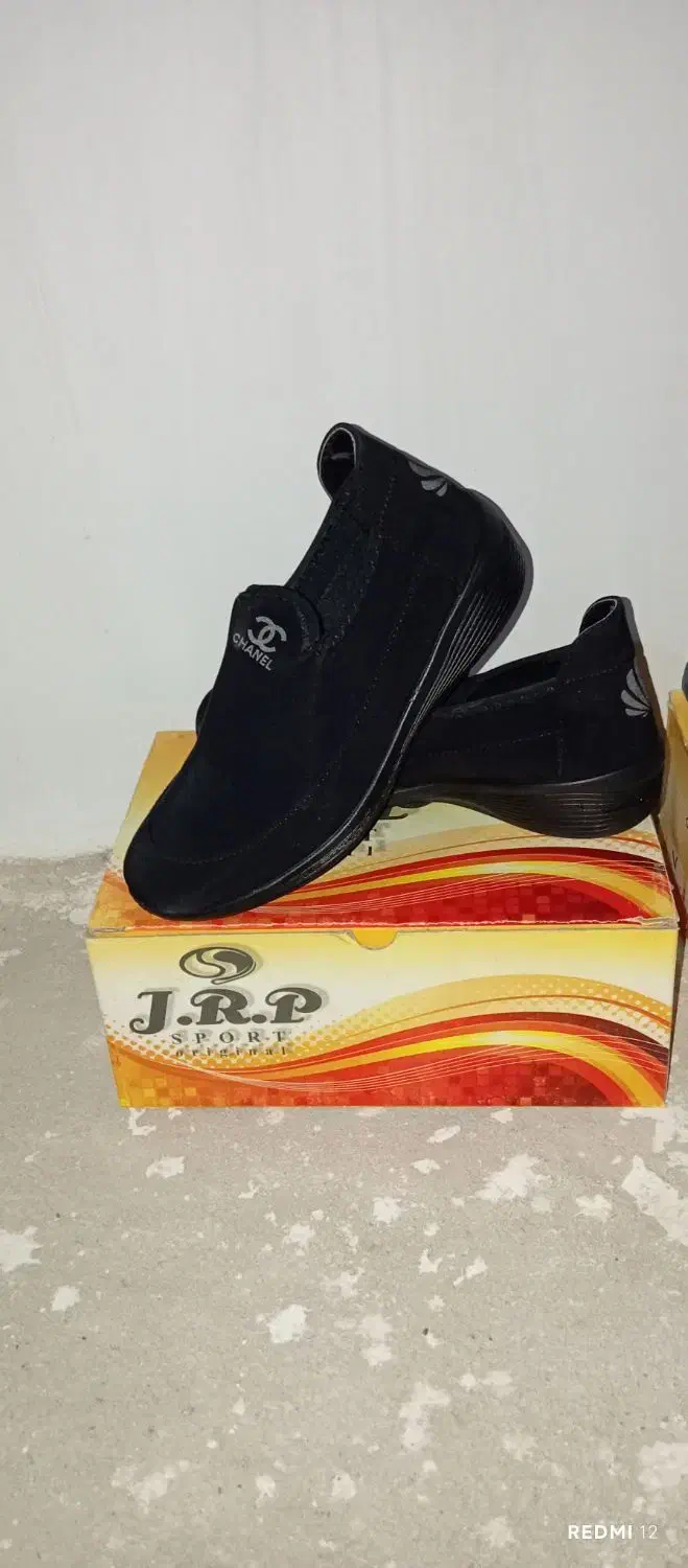 کفش|کیف، کفش، کمربند|سلماس, |دیوار