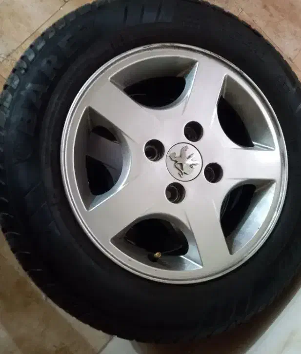 یک عدادرینگ۲۰۷خالی یک عدد لاستک ۱۴ ۲99درصد 185|قطعات یدکی و لوازم جانبی|پرند, فاز ۶|دیوار