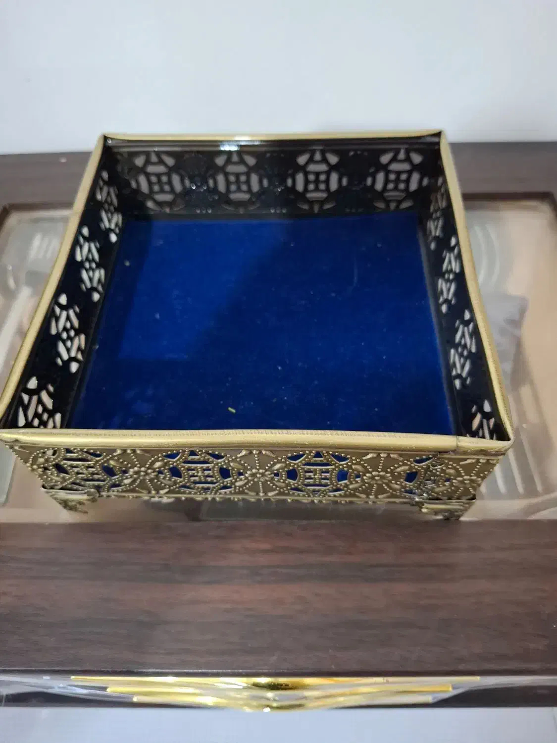 شکلات خوری|ظروف سرو و پذیرایی|ری, علایین|دیوار