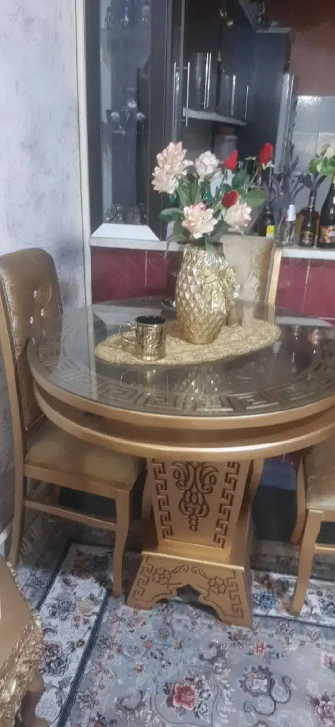 مقداری وسایل چوبی یکجا بفروش میرسد|مبلمان خانگی و میز عسلی|صباشهر, |دیوار