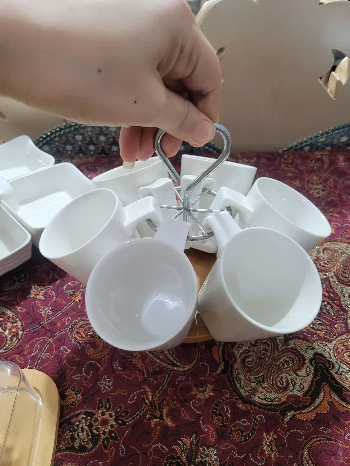 تعدادی لوازم آشپزخانه|ظروف سرو و پذیرایی|رشت, باهنر|دیوار