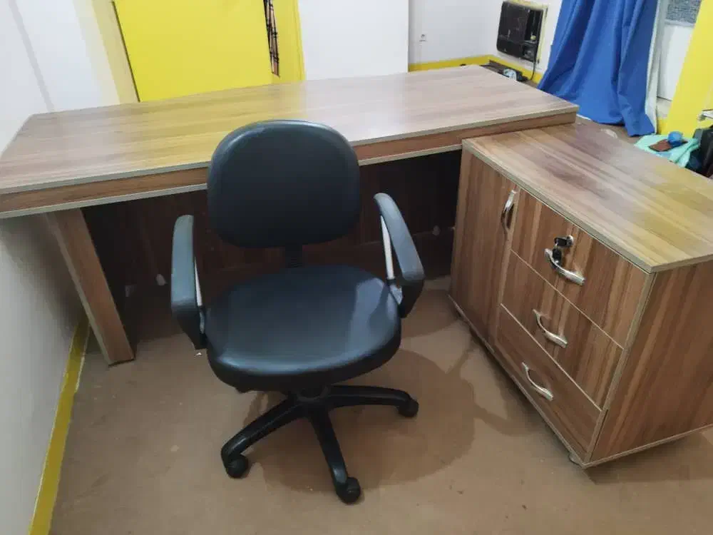 میز مدیریتی ال مانند و صندلی مدیریتی|میز تحریر و کامپیوتر|جم, |دیوار