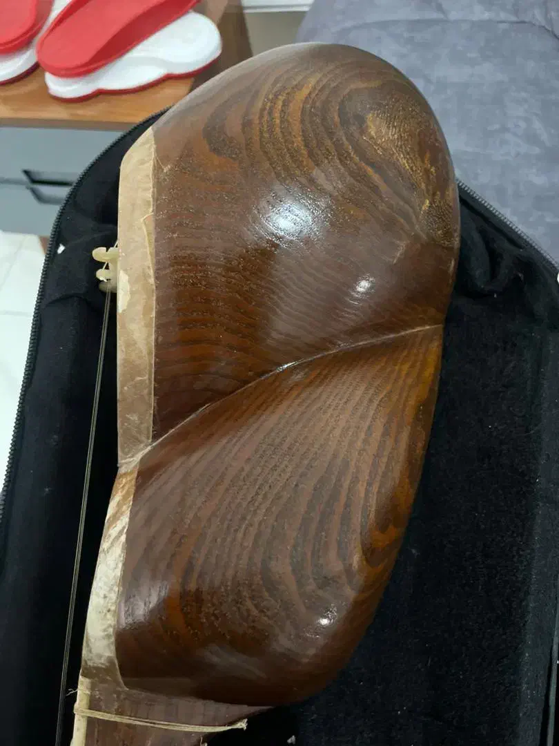 تار گودرزی|سازهای سنتی|ارومیه, |دیوار