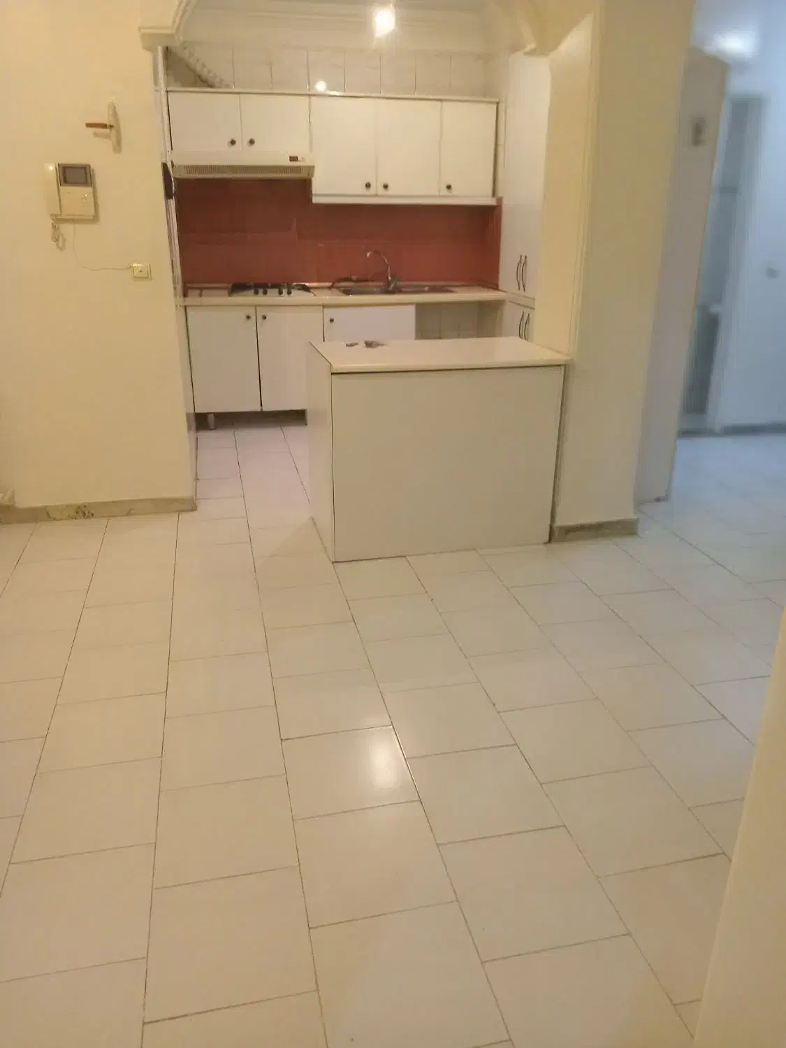 دبستان ۷۵متری ۲خوابه ۵طبقه ۴واحدی طبقه ۲