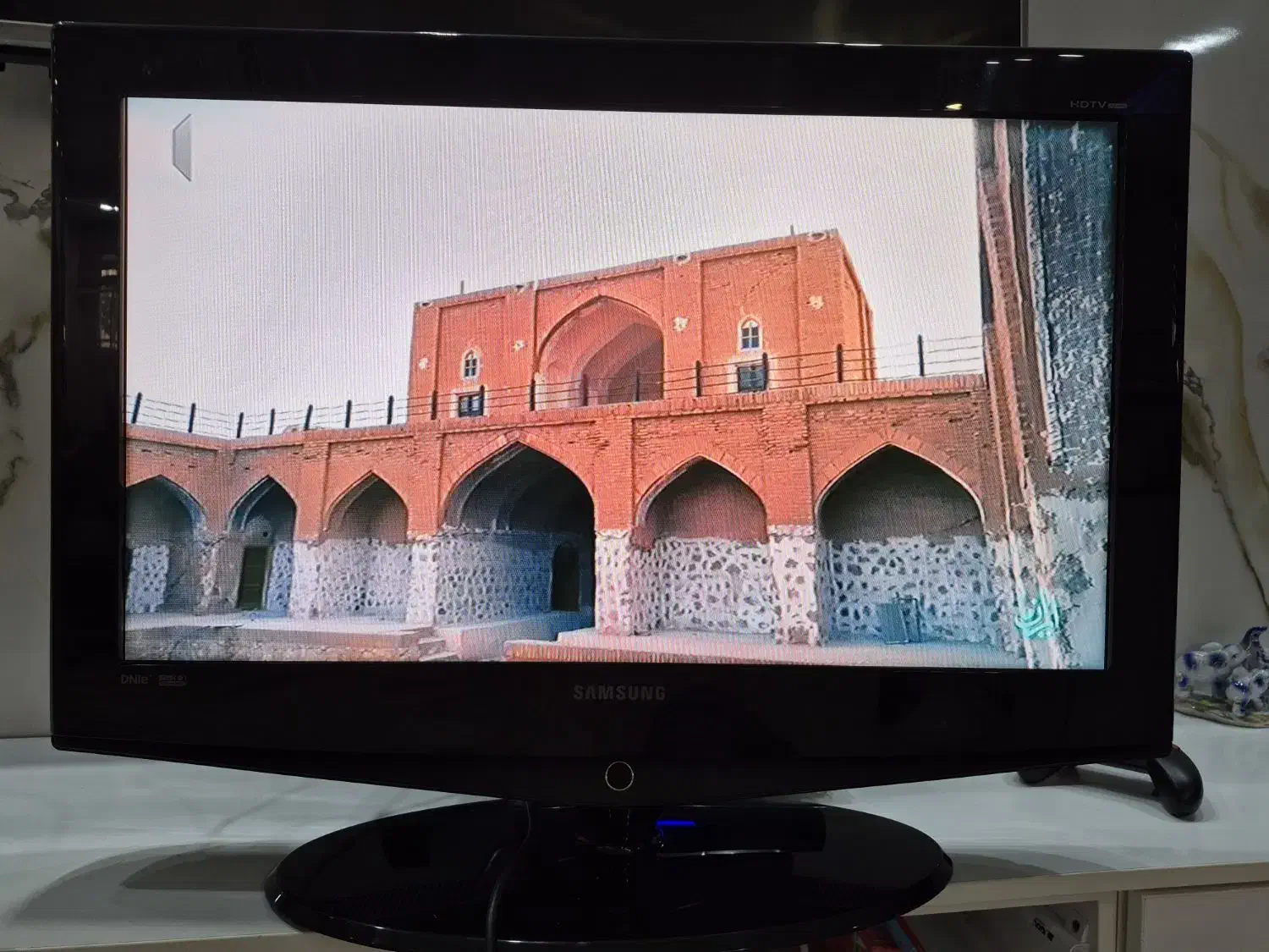 تلوزیون ۳۲ اصل|تلویزیون و پروژکتور|بومهن, |دیوار