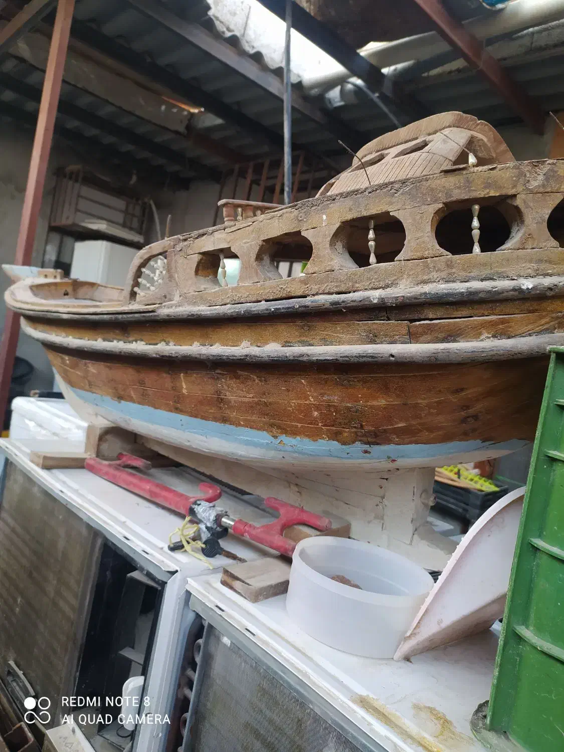 لنچ کوچک|کلکسیون اشیاء عتیقه|قشم, |دیوار