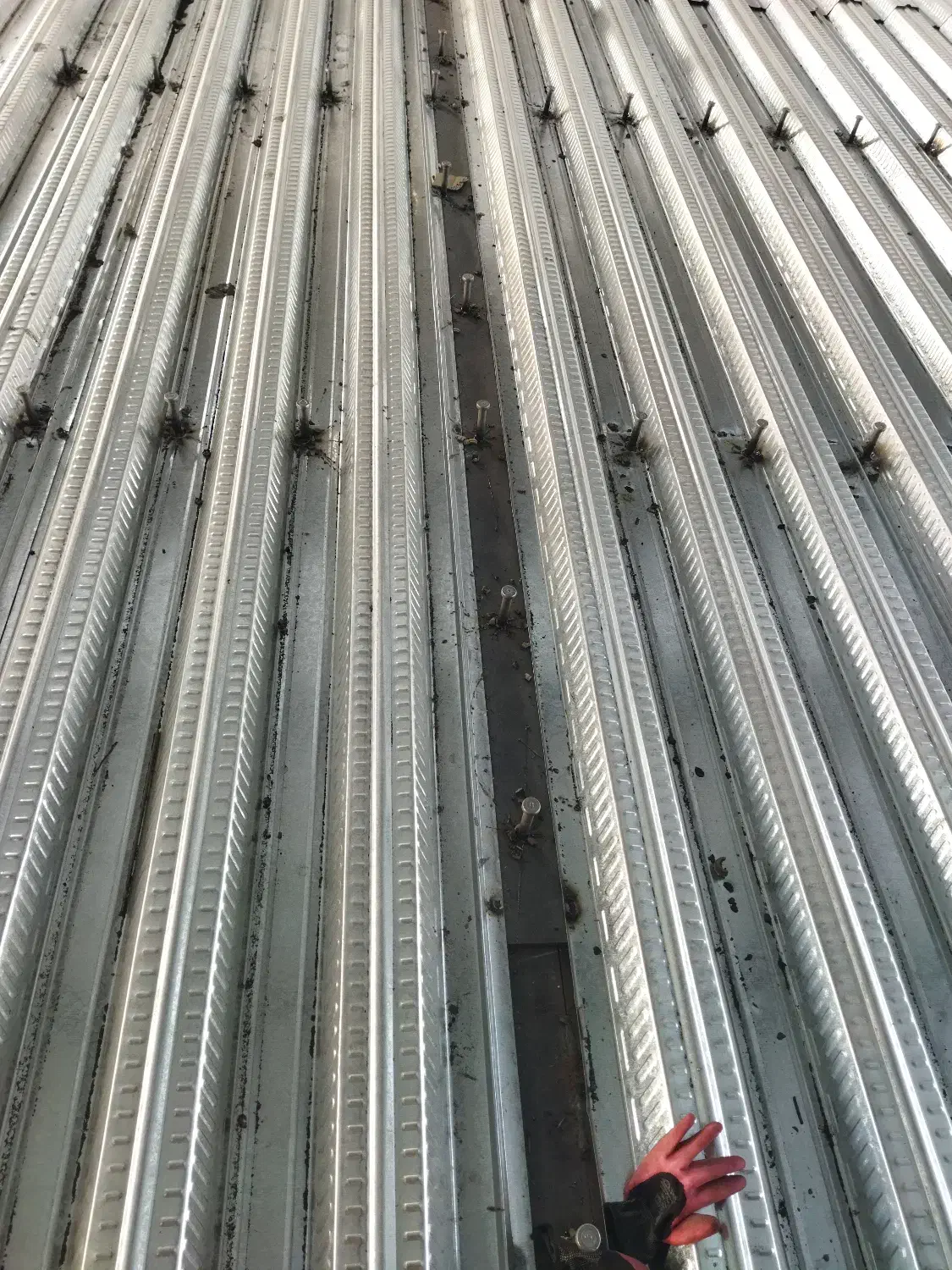 جوشکار بالارو جهت اجرای سقف عرشه فولادی|استخدام معماری، عمران و ساختمانی|بروجرد, |دیوار