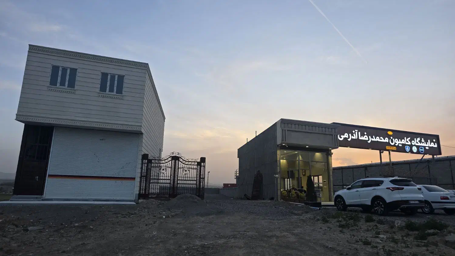 اجاره ورهن نمایشگاه کامیون وسواری|اجارهٔ مغازه و غرفه|بستان آباد, |دیوار