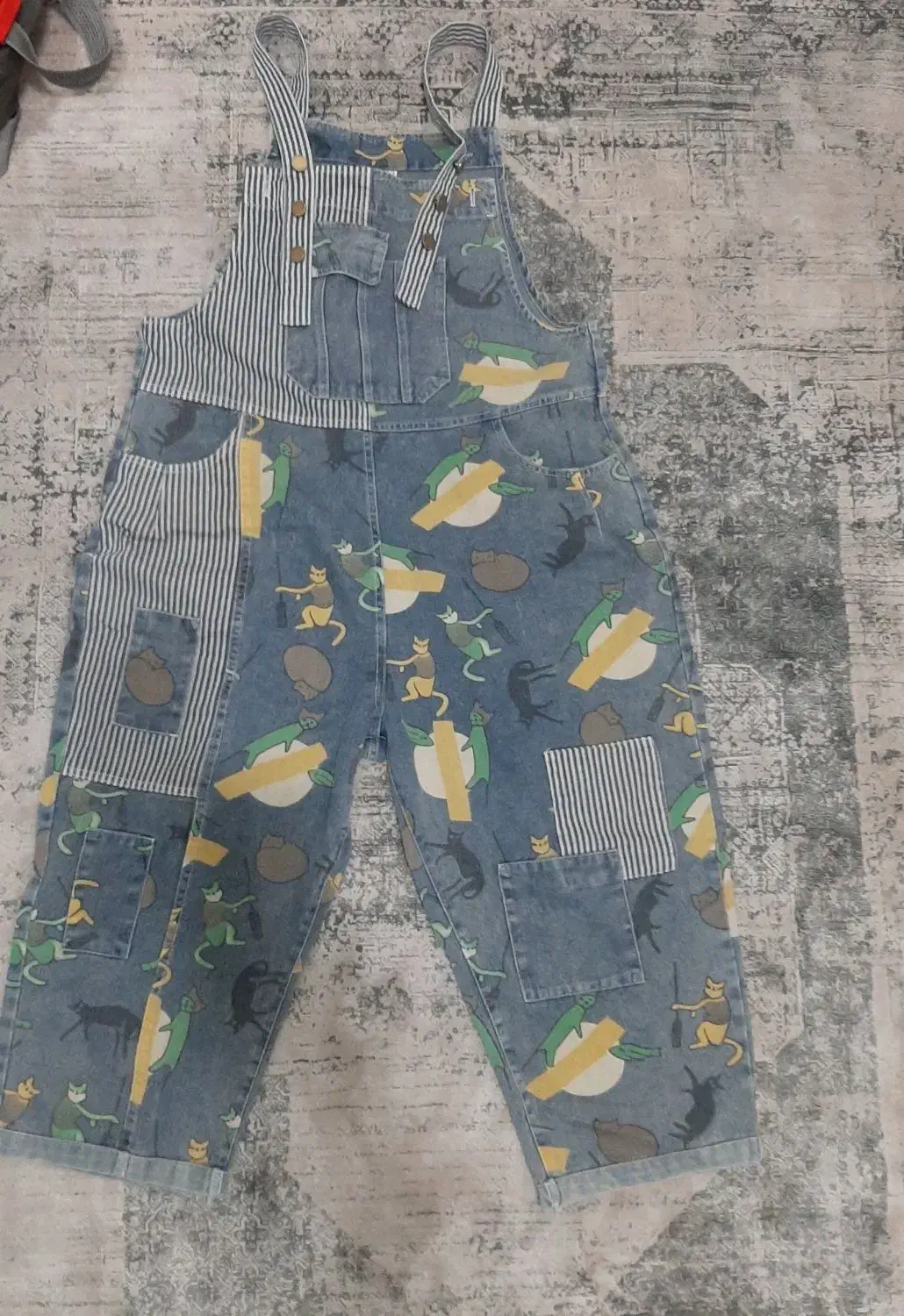 بیلر جین|لباس|ری, شهرک نظامی|دیوار