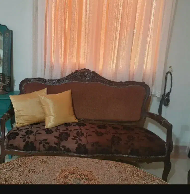 مبل سلطنتی نه نفره کاملا سالم و در  حد نو|مبلمان خانگی و میز عسلی|تهران, شهرک محلاتی|دیوار