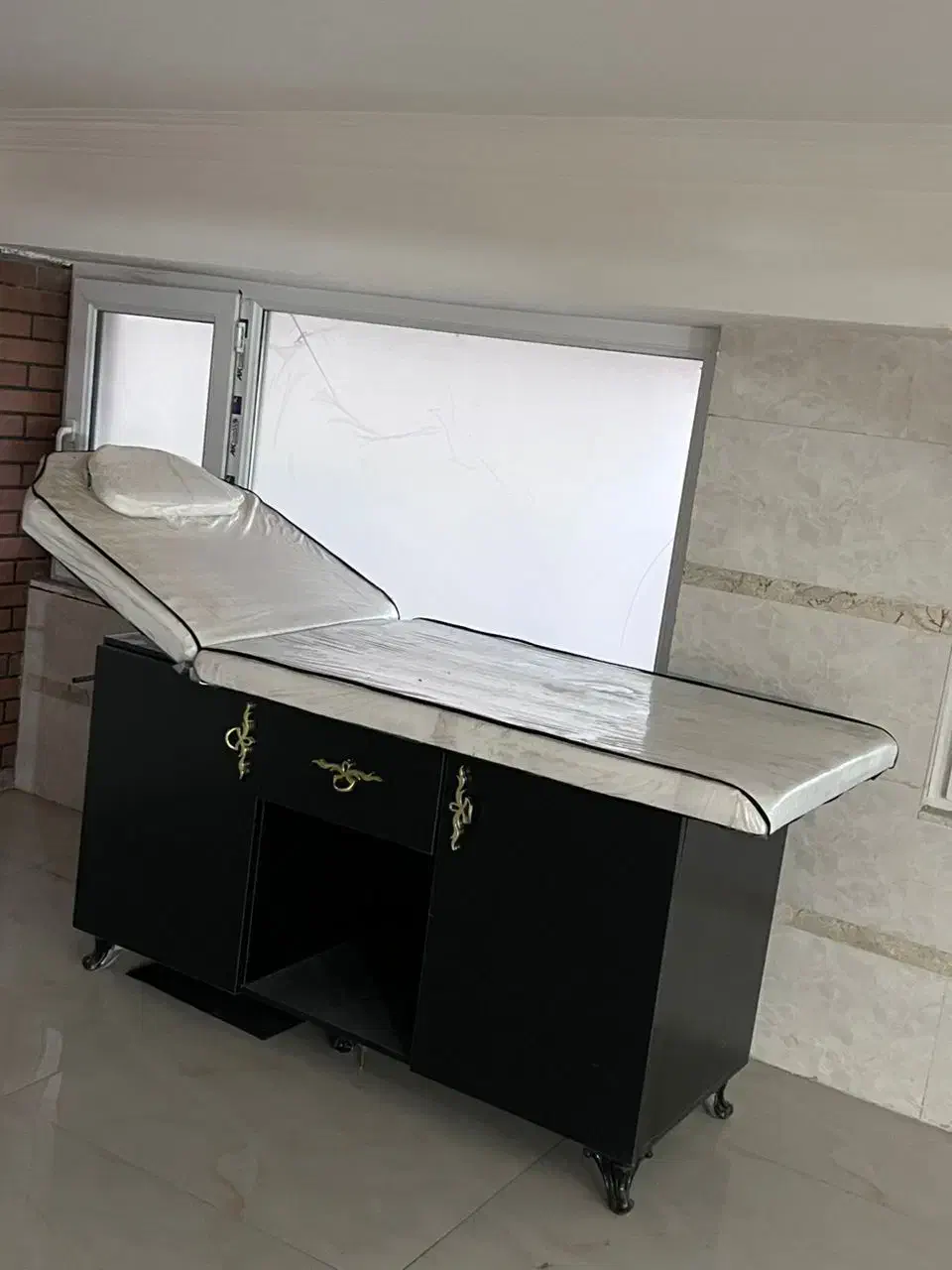 تخت تاتو|آرایشگاه و سالن‌های زیبایی|سلماس, |دیوار