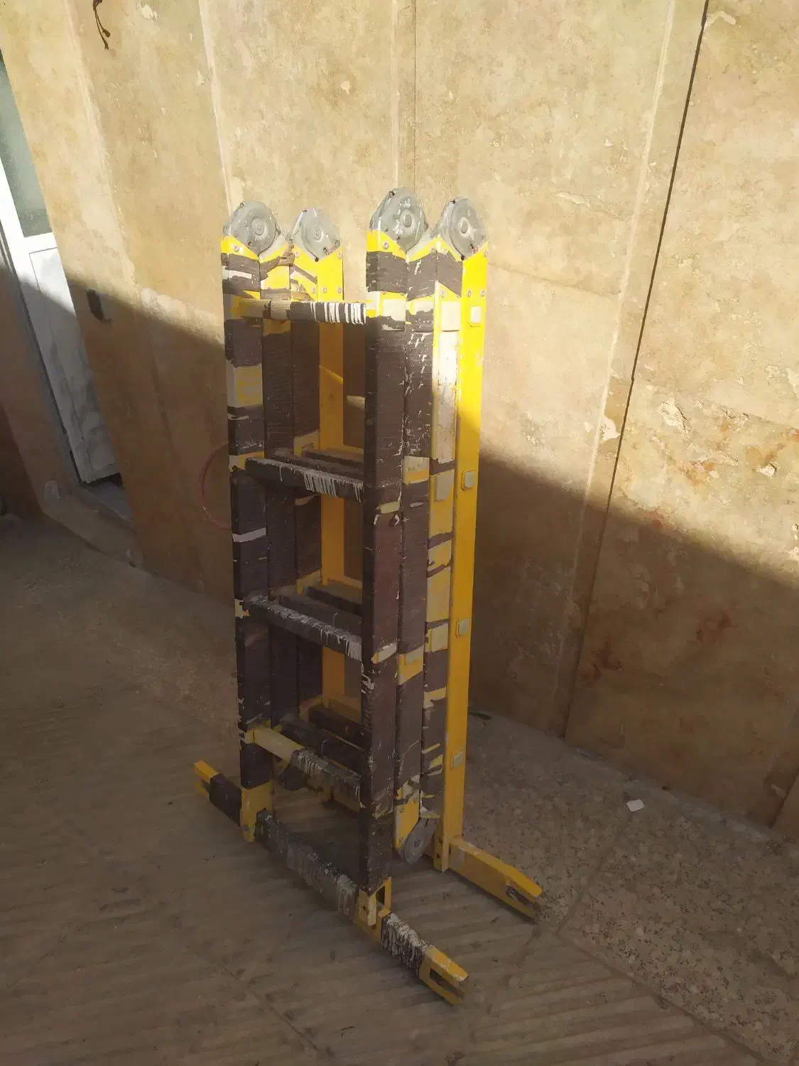 نردبان تاشو 16پله|ابزارآلات|شیراز, مسلم|دیوار