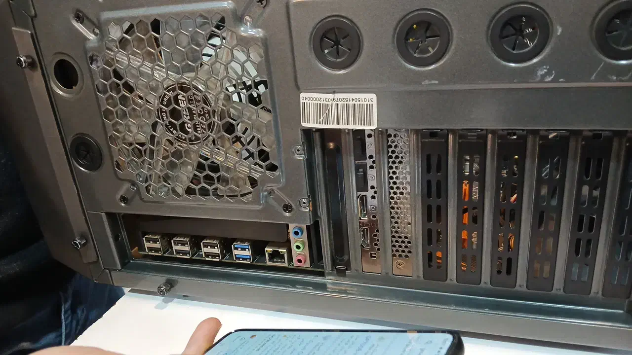 سیستم حرفه‌ای|رایانه رومیزی|زنجان, |دیوار