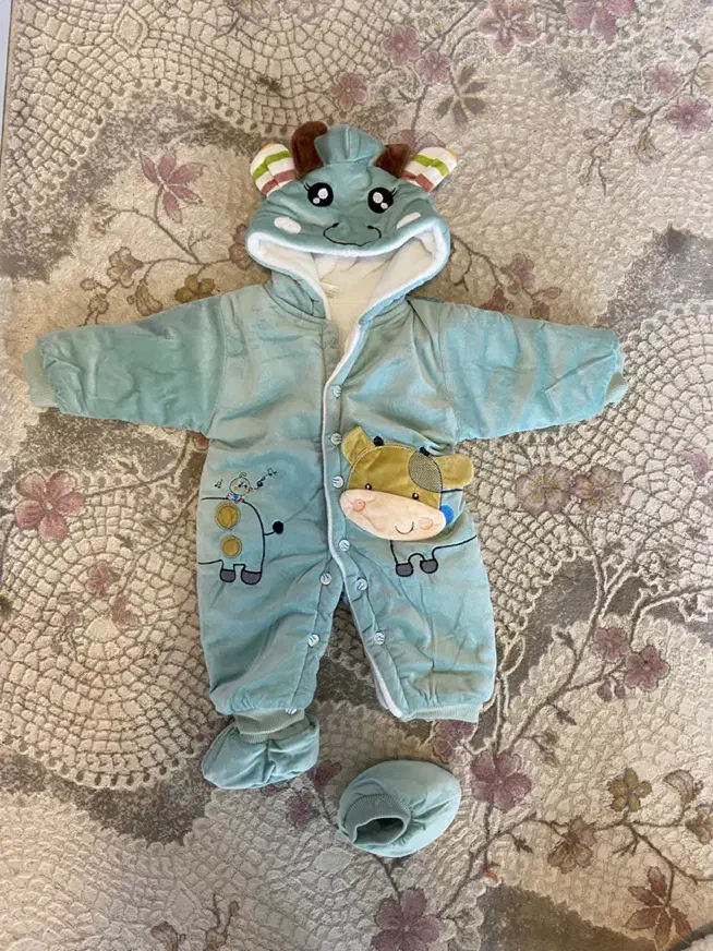 سرهمی گرم|کفش و لباس بچه|چالوس, |دیوار