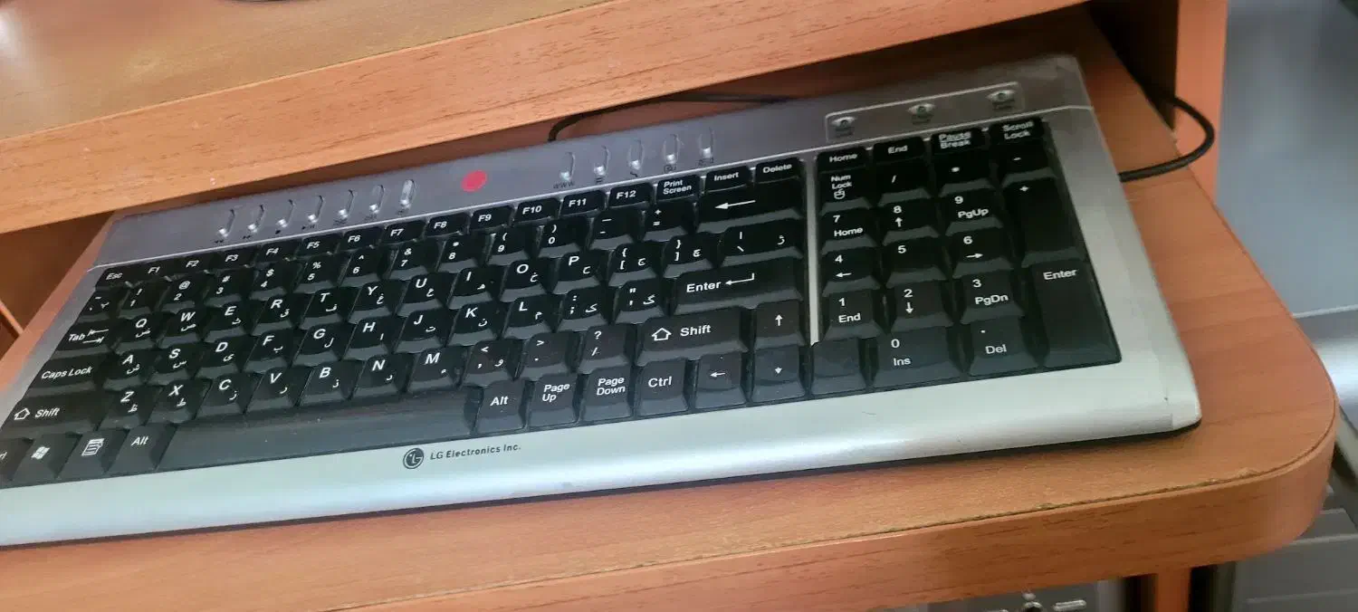 مانیتور‌ و کیس و کیبورد و موس‌ و اسپیکر و میز|میز تحریر و کامپیوتر|بجنورد, |دیوار