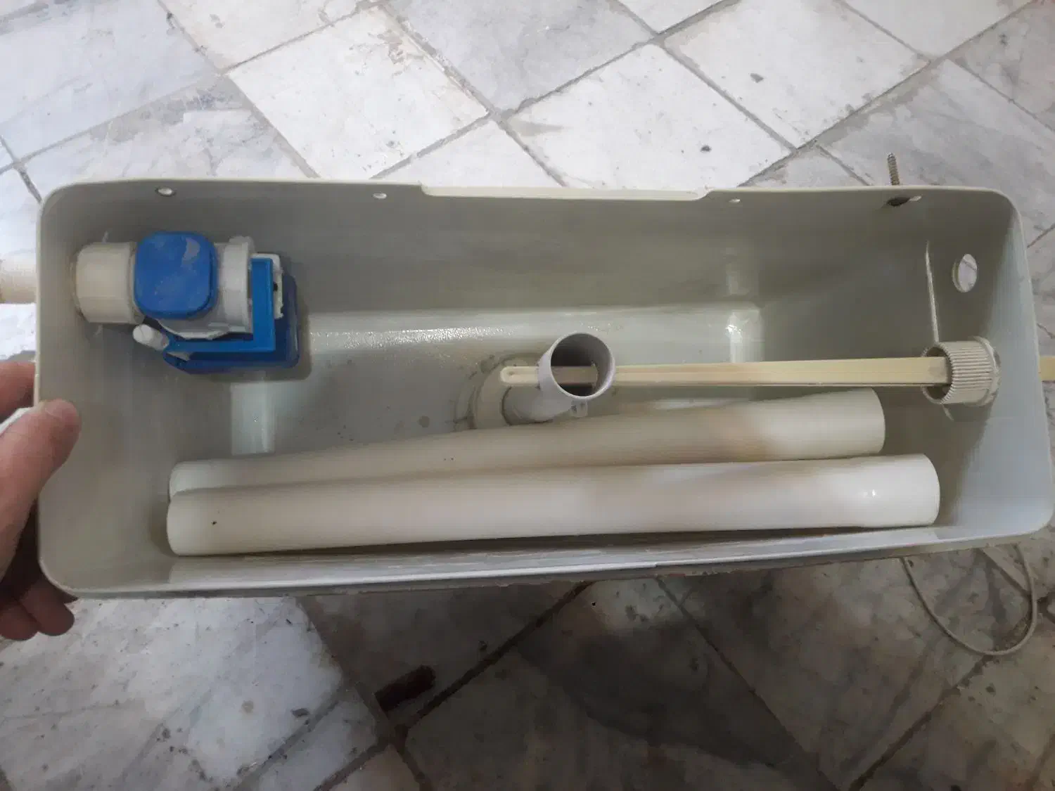 فلاش تانک دستشویی با همه اساس|لوازم سرویس بهداشتی|خمینی‌شهر, |دیوار