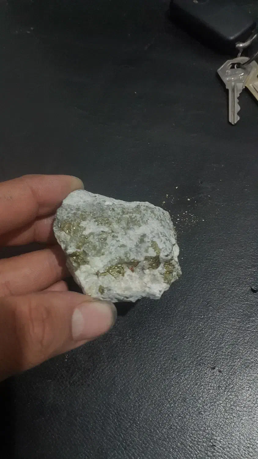 سنک با رگه های طلا|کلکسیون اشیاء عتیقه|میاندوآب, |دیوار