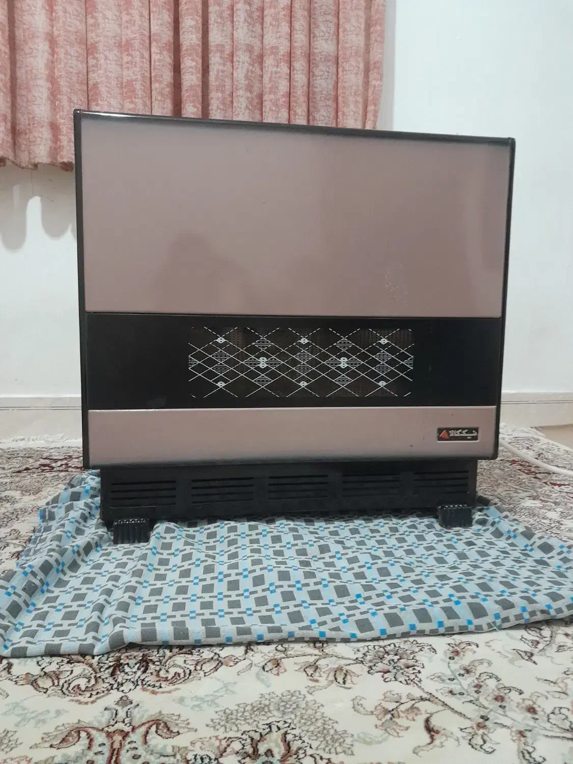 نیکالا|بخاری، هیتر، شومینه|دورود, |دیوار